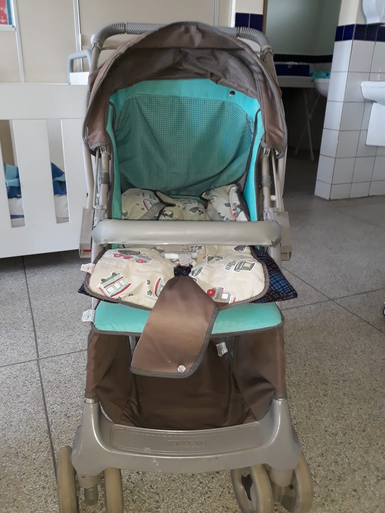 Bebê fica preso momentaneamente em carro em São Roque após porta