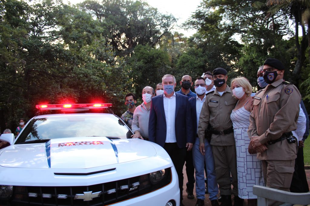 Polícia de MG tem Camaro: veja outros carros de luxo que viraram viatura -  21/11/2021 - UOL Carros