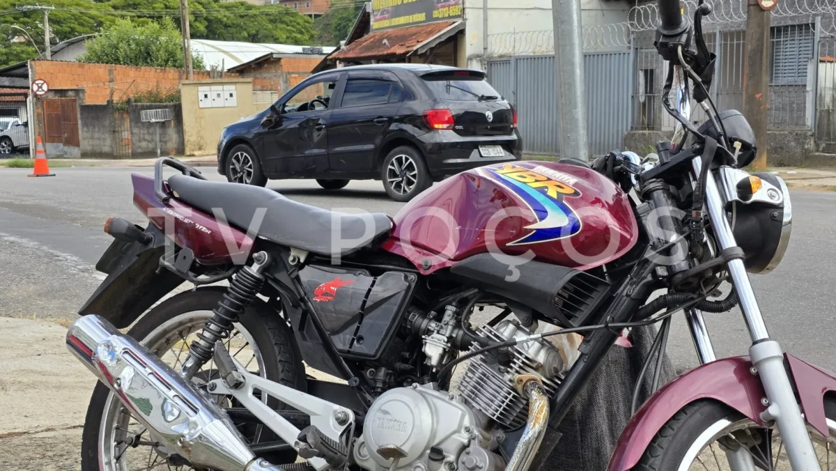 VÍDEO: Colisão entre moto e carro na Coronel Virgílio Silva