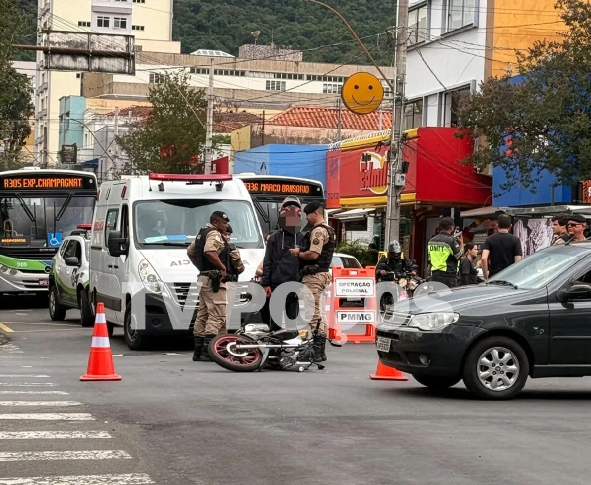 Acidente deixa mulher ferida no centro
