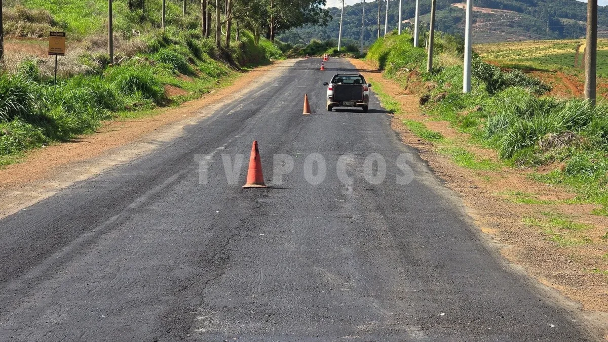 Região da ponte da Celanese recebe micro pavimento antes da reabertura