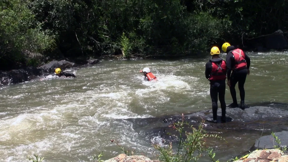 Bombeiros realizam treinamento para o período chuvoso no Véu das Noivas