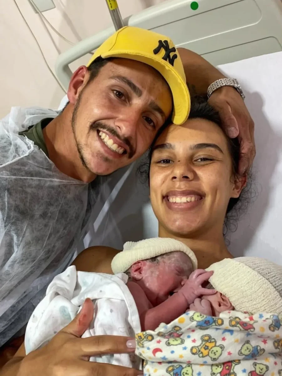 Gêmeas Agnes e Lilian nascem em parto normal raro na Santa Casa