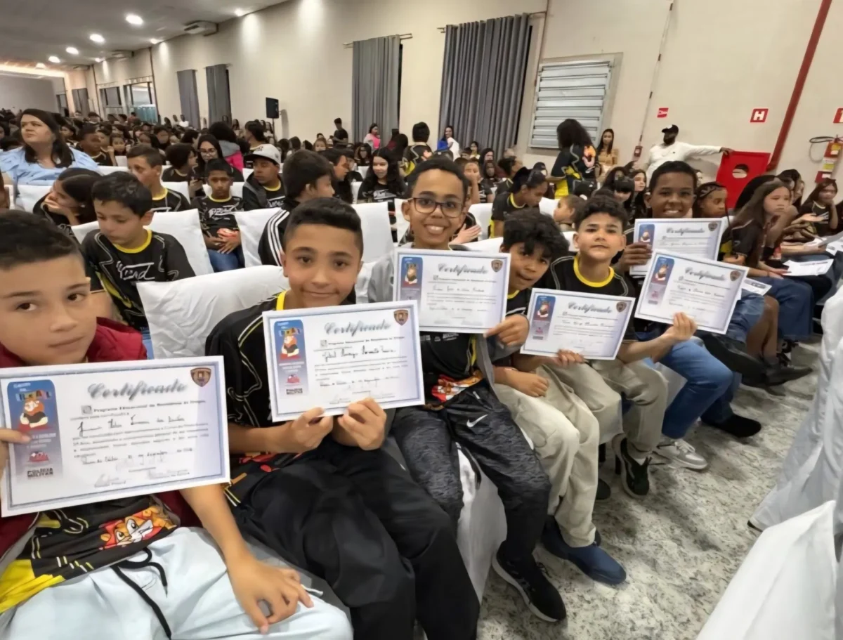 PROERD atende mais de 2 mil alunos e promove entrega solidária de bicicletas