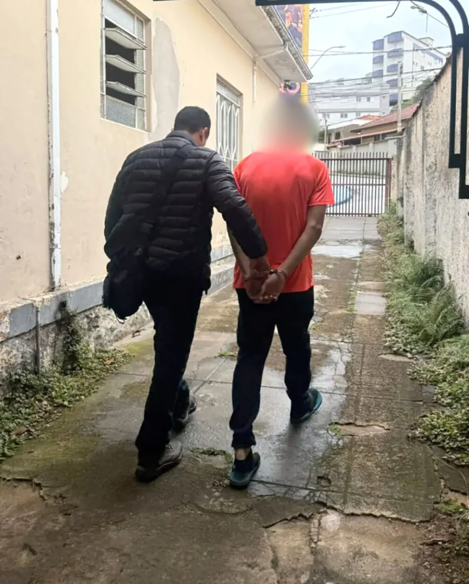 Jovem é preso no Cascatinha com mandados por tráfico e homicídio