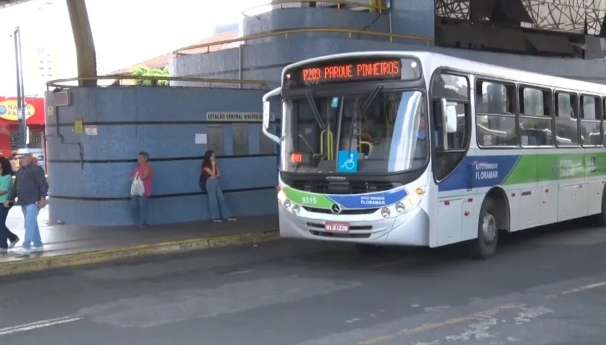 Prefeito anuncia redução da tarifa de ônibus para R$ 5 a partir de 1º de março em Poços de Caldas