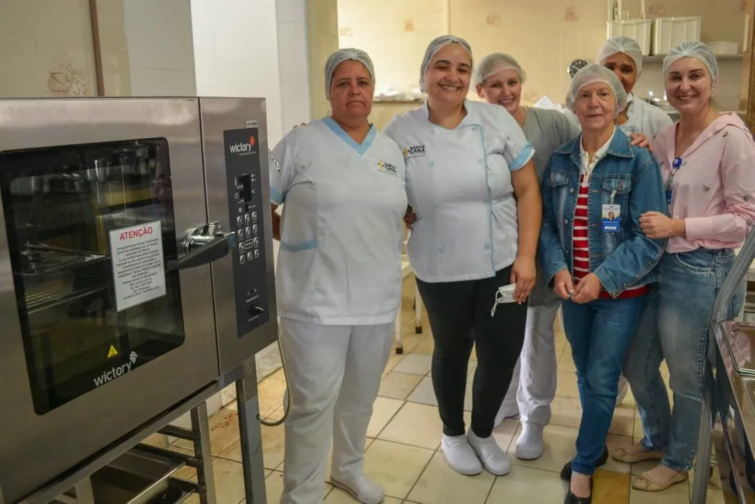 Cozinha da Santa Casa adquire novo forno com recursos da Festa da Primavera