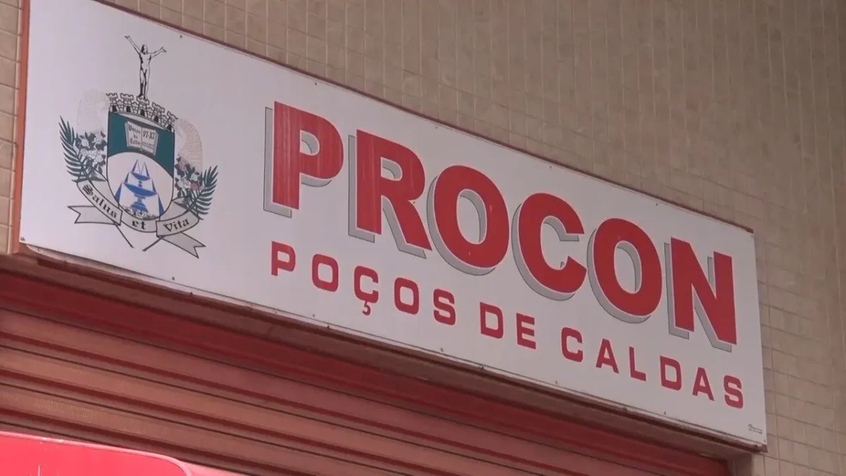 PROCON abre processos contra duas escolas particulares por cobrança irregular de material escolar