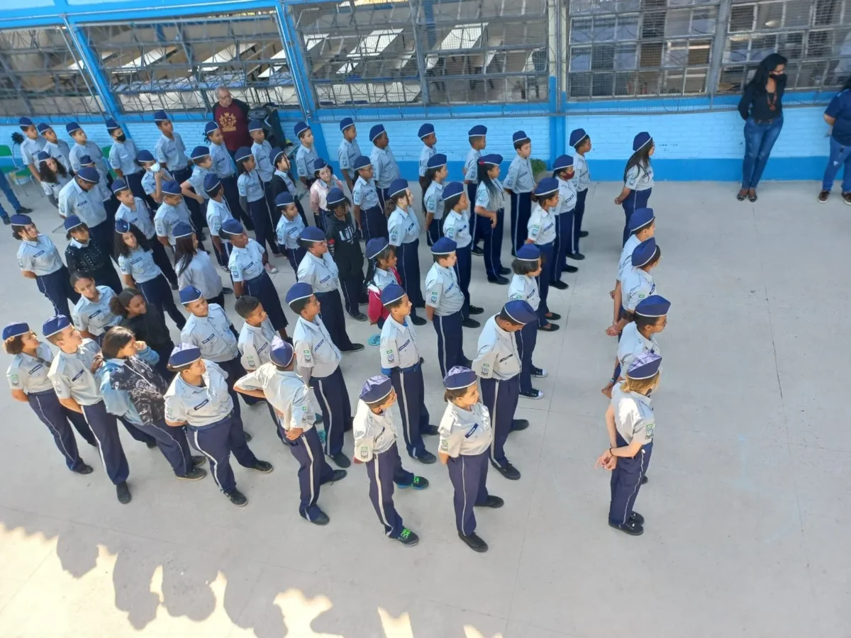 Justiça suspende decisão do TCE-MG e mantém Programa Escolas Cívico-Militares em Minas